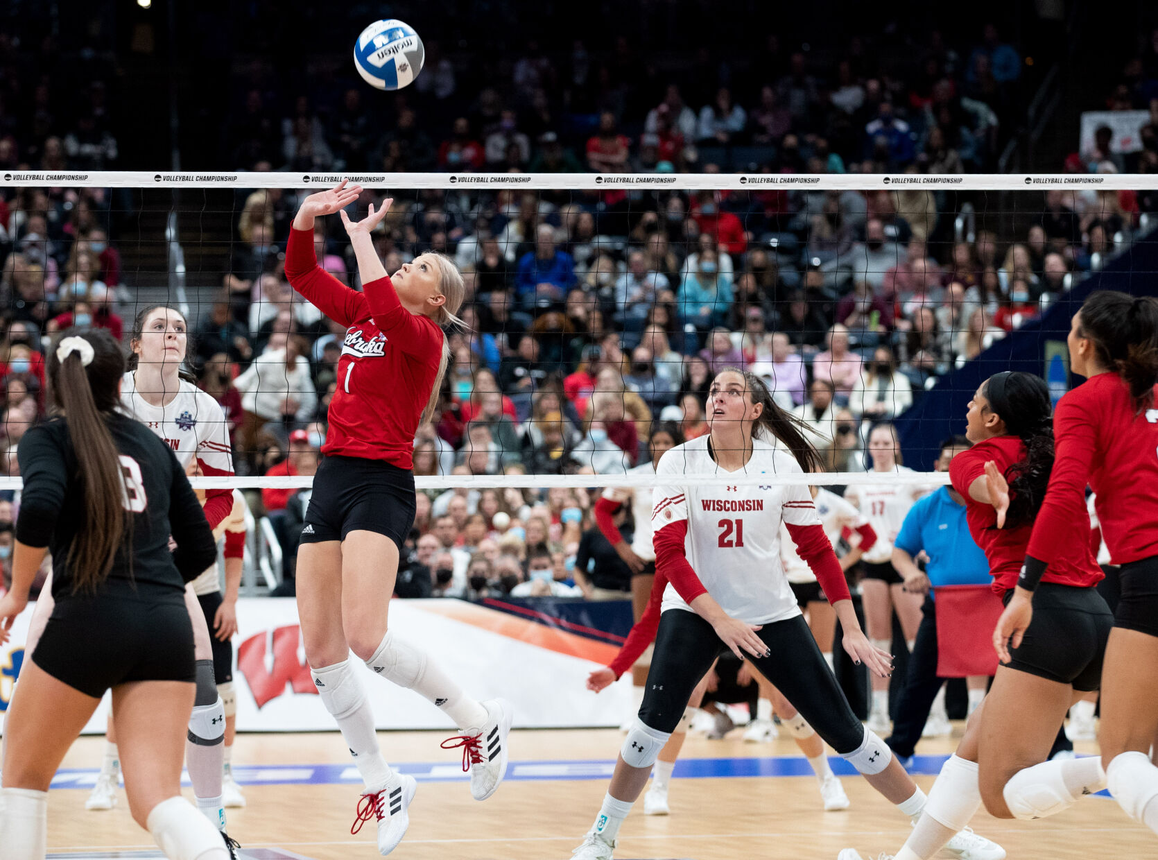 121921-owh-spo-nuvolley59.jpg